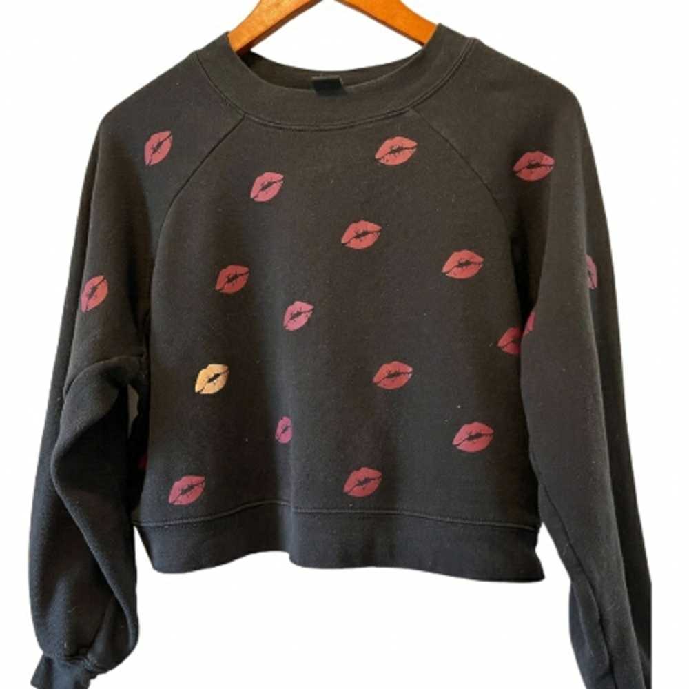 Style Reform, Kissing Lips Sweatshirt in Black Size Small